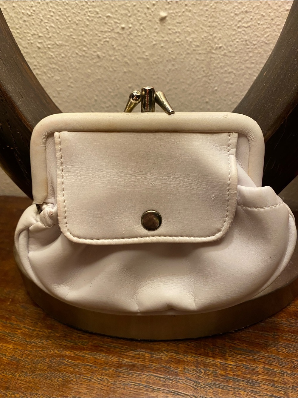 Vintage off white - small- Kiss Lock coin bag pouch